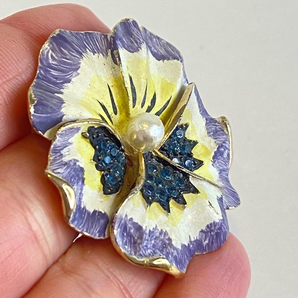 Hand Painted Enamel Pansy Brooch Gold Tone Blue Rhinestone Faux Pearl Floral Pin - Picture 4 of 13